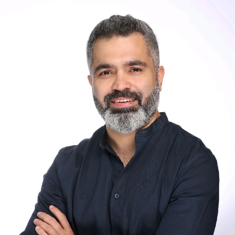 Ish Thukral headshot